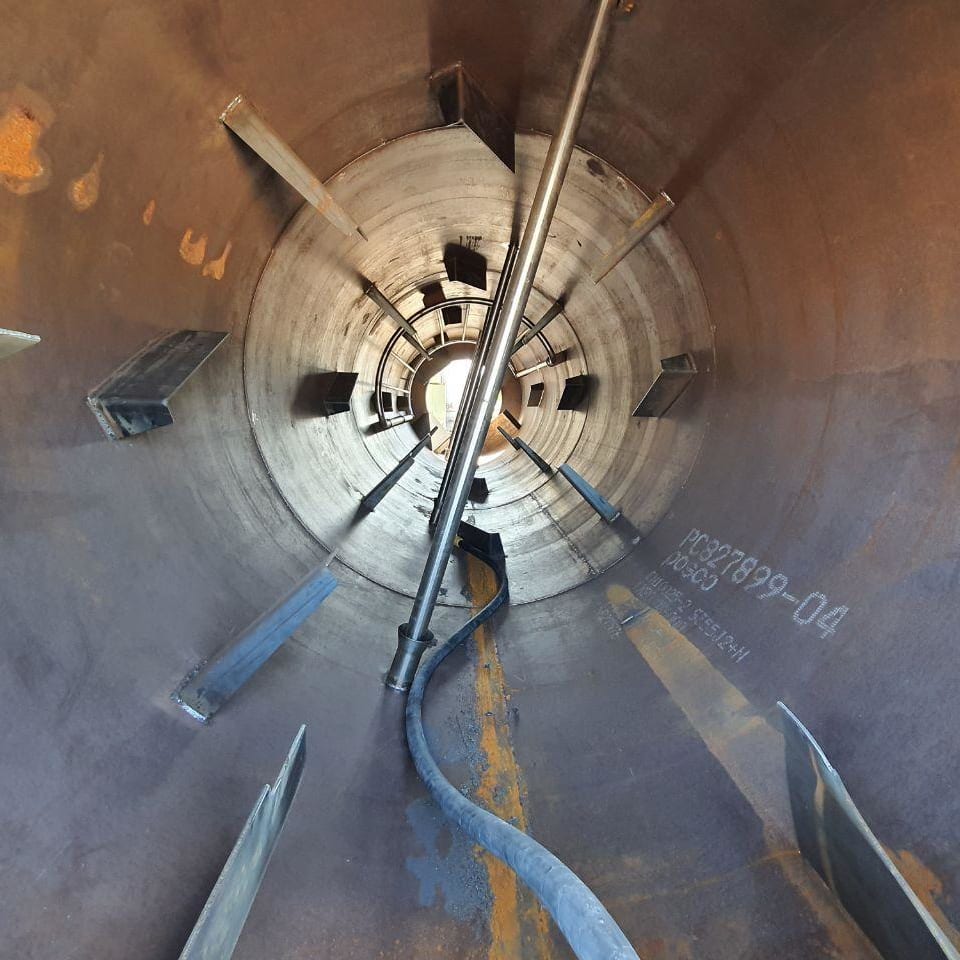 Internal tank sandblasting - Before